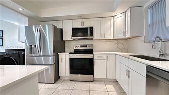 6200 NW 44th St in Lauderhill, FL - Building Photo