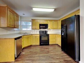 150 Adams Dr in Crowley, TX - Building Photo - Building Photo
