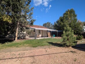 3717 Indianpipe Cir, Unit Master Bedroom in Colorado Springs, CO - Foto de edificio - Building Photo