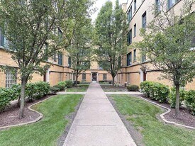 2338 N Spaulding Ave in Chicago, IL - Building Photo