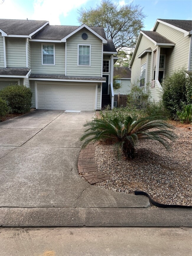 property at 195 S Walden Elms Cir