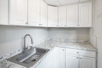 15 1/2 Mendon St in Worcester, MA - Building Photo - Building Photo