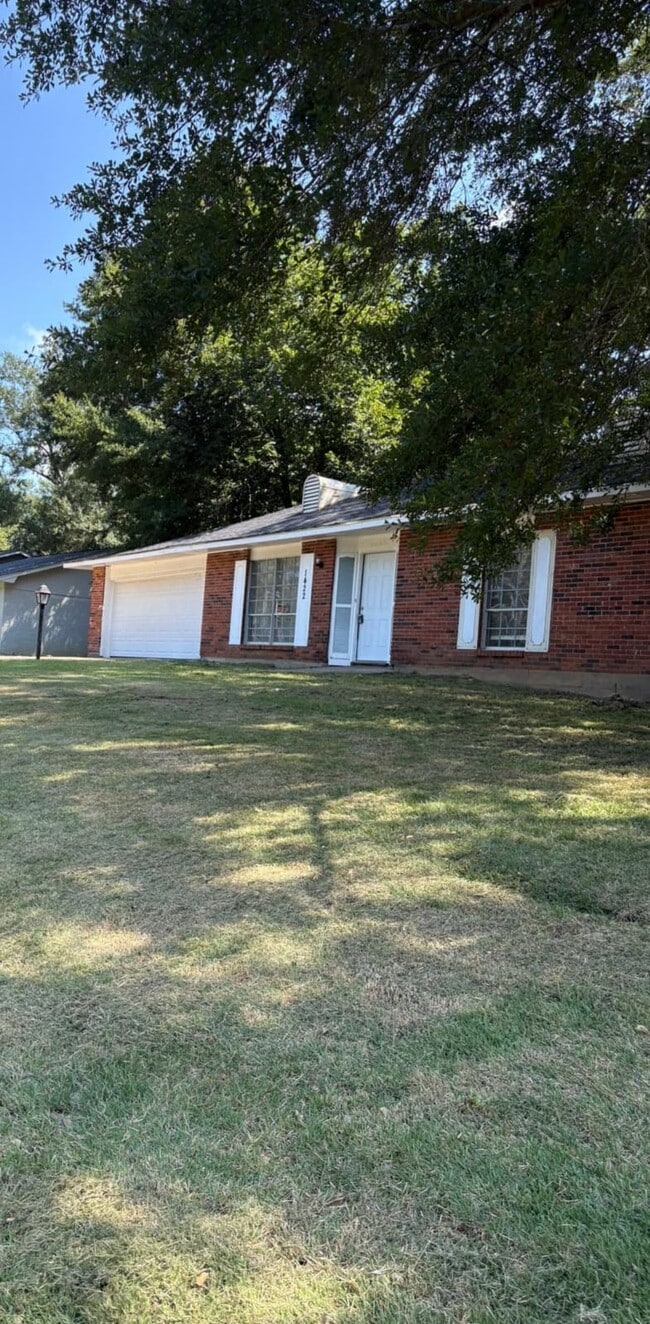 property at 1422 Wooddell Dr