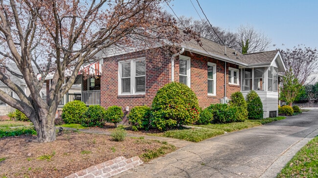 707 Mayflower Dr in Greensboro, NC - Building Photo - Building Photo