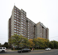 3000 Bathurst St in Toronto, ON - Building Photo - Primary Photo