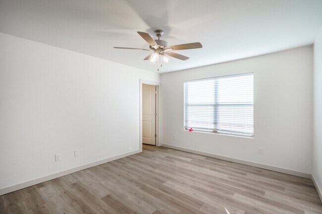 8020 Elm Ave in Lubbock, TX - Building Photo - Building Photo