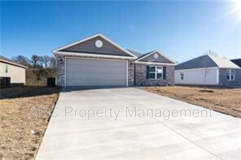 4403 SW Sackett Ave in Bentonville, AR - Building Photo