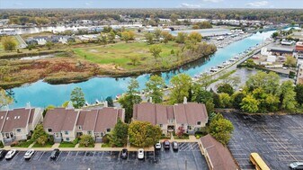 205 Wayne St, Unit 205 Wayne in St. Joseph, MI - Building Photo