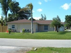 4865 SW 65th Way in Davie, FL - Foto de edificio