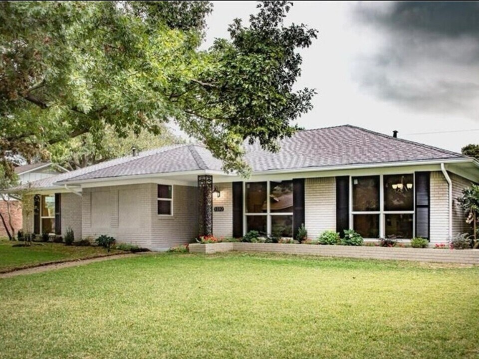 3232 Chapel Downs Dr in Dallas, TX - Building Photo