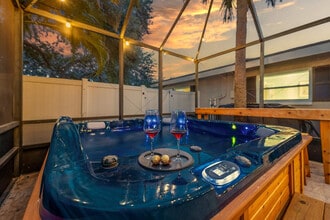 1341 Bayview Dr in Clearwater, FL - Building Photo - Building Photo