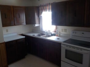 1031 Moss Cir in Junction City, KS - Building Photo - Building Photo