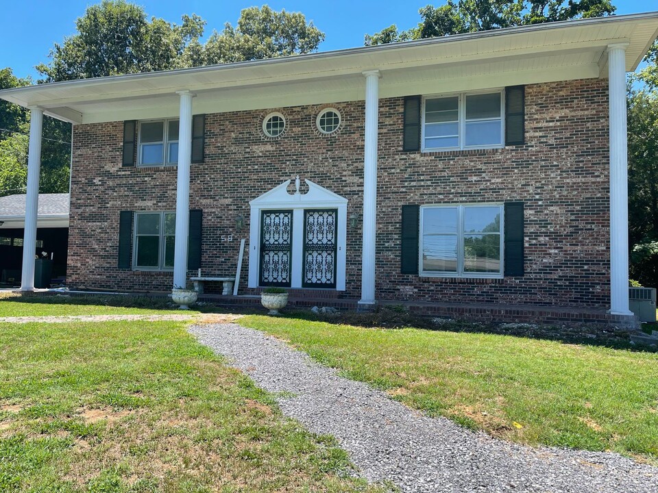 1712 Main St in Benton, KY - Building Photo