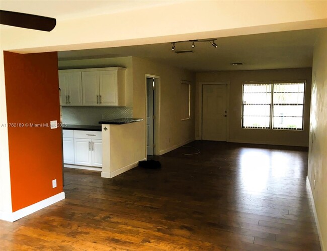 3160 SW 18th St in Fort Lauderdale, FL - Building Photo - Building Photo