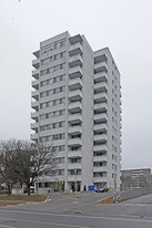 2345 Confederation Pky in Mississauga, ON - Building Photo