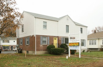 452 East St in Plainville, CT - Foto de edificio - Building Photo