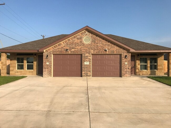 5811 Luminous Ln
