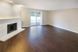 411 Shirley Ridge Dr in St. Charles, MO - Building Photo - Building Photo