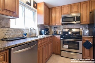 21 Oxford Cir, Unit 1 in Belmont, MA - Building Photo - Building Photo