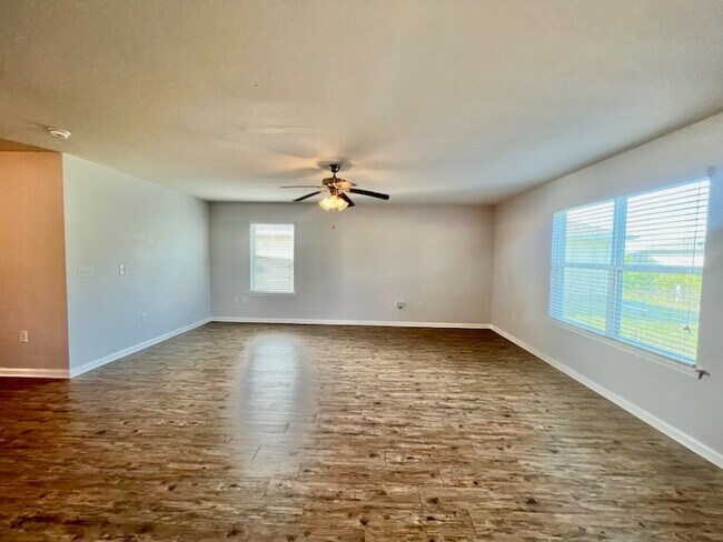 4703 Windsor Park Ln in Callaway, FL - Building Photo - Building Photo