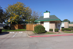 The Patios of McKinney Apartamentos