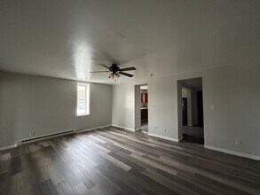 105 W Emeline St in Milford, IN - Foto de edificio - Building Photo