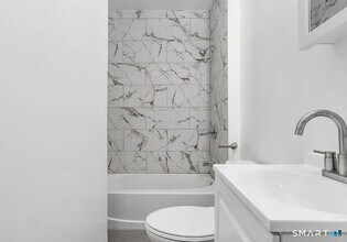 301 Poplar St, Unit 303 in Bridgeport, CT - Building Photo - Building Photo