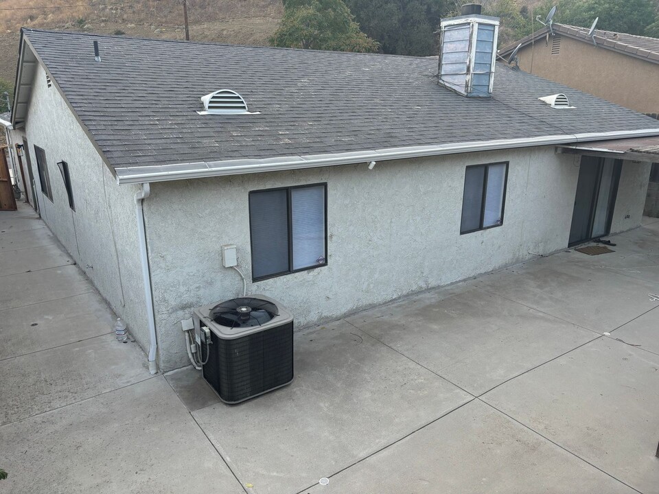 30809 Arlington St in Castaic, CA - Building Photo