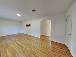 1019 Park Center St in Benbrook, TX - Building Photo - Building Photo