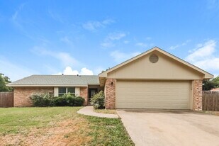 5237 Prairie Creek Dr in Flower Mound, TX - Building Photo
