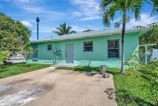 1858 NW 1st Pl in Miami, FL - Building Photo - Building Photo