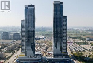 8 Interchange Wy in Vaughan, ON - Building Photo