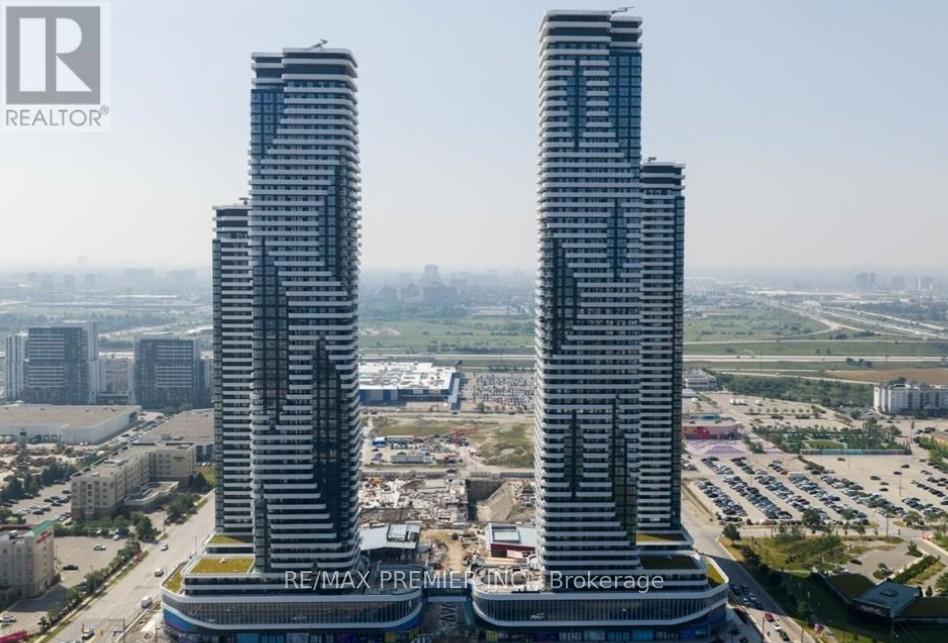 8 Interchange Wy in Vaughan, ON - Building Photo