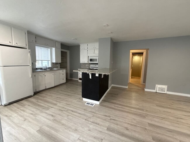 672 Breys Ave NE in Salem, OR - Building Photo - Building Photo
