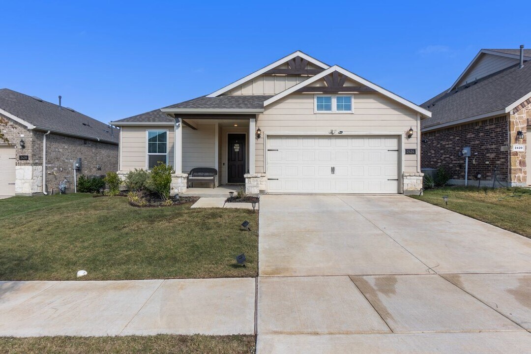 2424 Coyote Way in Northlake, TX - Building Photo