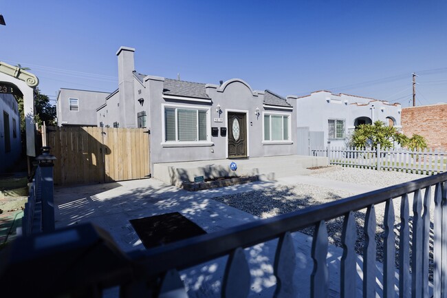5821 Madden Ave in Los Angeles, CA - Foto de edificio - Building Photo