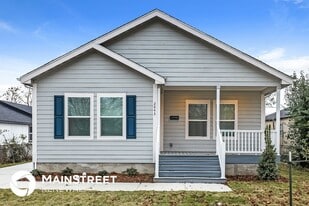 2043 Bayside St in Dallas, TX - Building Photo