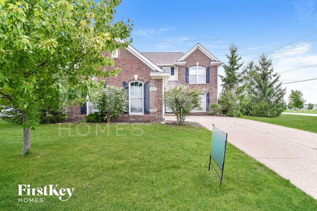 1983 Collingwood Dr in Avon, IN - Building Photo