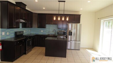 49 Campbell St in South Plainfield, NJ - Foto de edificio - Building Photo