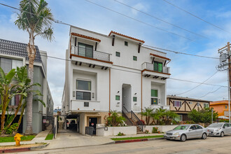 Toluca Luxury Villas in North Hollywood, CA - Foto de edificio - Building Photo