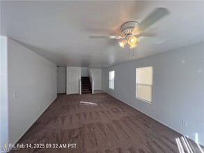 7464 Edgecove Ct in Las Vegas, NV - Building Photo - Building Photo