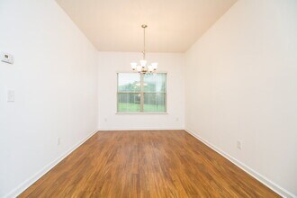 1096 Shire Dr in Nashville, TN - Foto de edificio - Building Photo