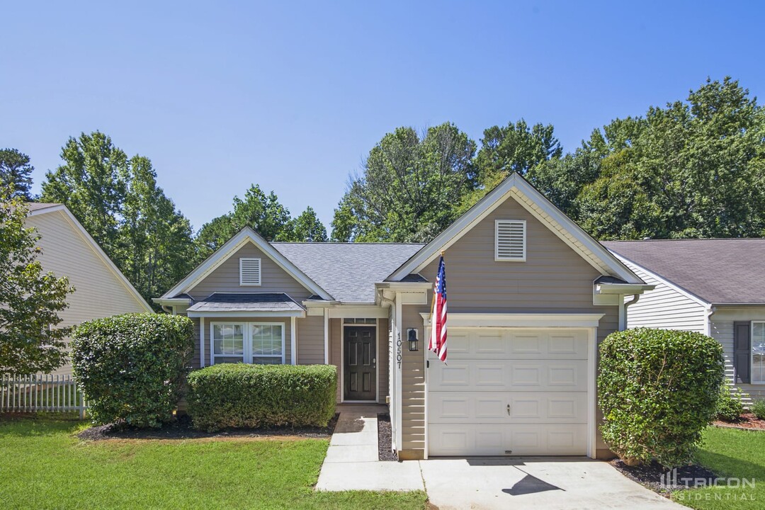 10507 Hugue Way in Charlotte, NC - Foto de edificio