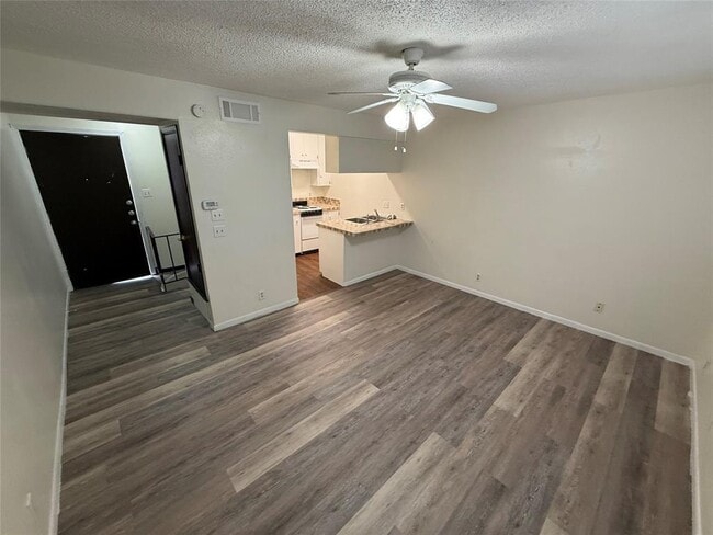 property at 2408 Longview St