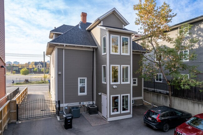 224 15th Ave SW in Calgary, AB - Building Photo - Building Photo