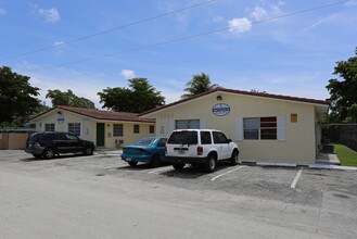 1326-1328 NE 5th Ave in Fort Lauderdale, FL - Building Photo - Building Photo