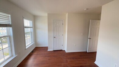 15718 John Diskin Cir in Woodbridge, VA - Building Photo - Building Photo