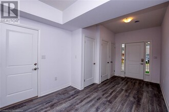 48 Waterlily Wy in Hamilton, ON - Building Photo - Building Photo