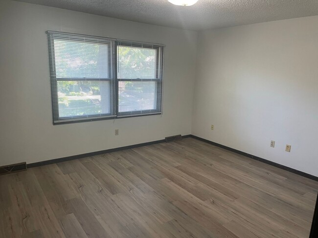 735 Rundell St-Unit -737 in Iowa City, IA - Building Photo - Building Photo