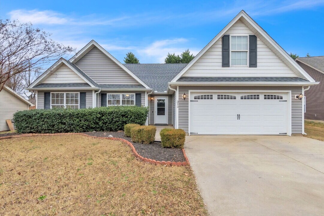 315 Kelly Farm Rd in Moore, SC - Building Photo